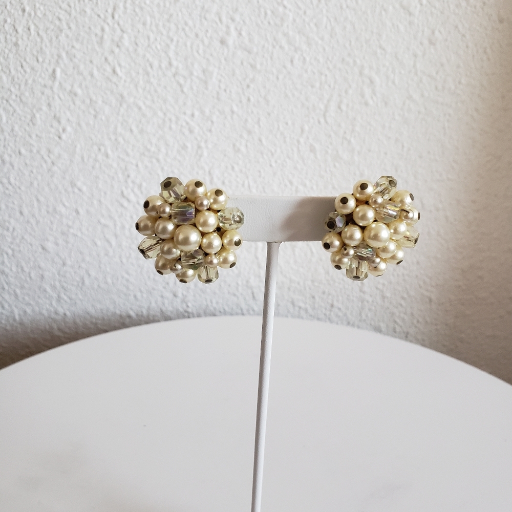 Vintage Japan glass pearl cluster earring faceted AB crystal beads clipons - Picture 4 of 10